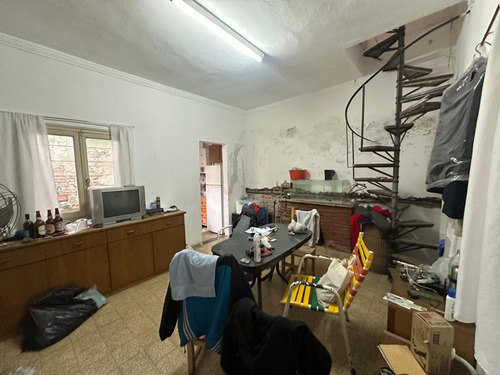 Casa De Pasillo Unico A Reciclar En Su Totalidad