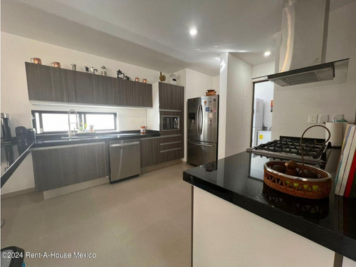 Zibatá Queretaro, Se Vende Casa Con 4 Recamaras Cada Uno Con Baño, Una En Planta Baja, Tiene Cuarto De Servicio Qh243673