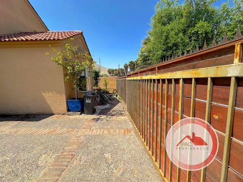 Amplia Casa En Venta 4d/3b Con Piscina En Valle Lo Campino