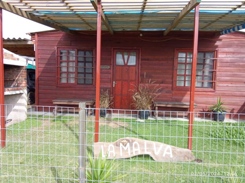 Confortable Cabaña A Una Cuadra Del Oceano, Ideal Para Descanso. Lugar Tranquilo, Especial Para Familias. Lejos Del Ruido Donde Solo Se Escucha El Sonido De Las Olas.