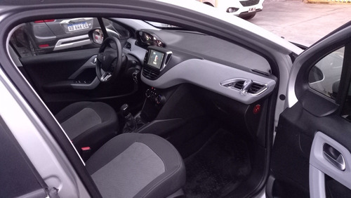 Imagen 10 de 15 de Peugeot 208 2016 1.5 Allure Touchscreen
