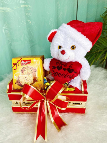 Imagem 2 de 4 de Cesta Presente Natal Chocolate E Pelúcia Panetone Especial