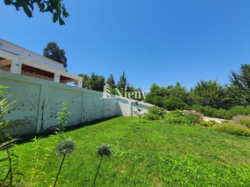 Casa En Venta De 6 Dorm. En Machalí, Condominio Doña Matilde