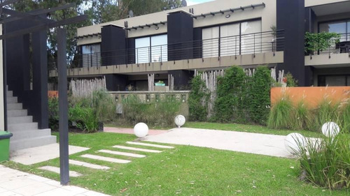 Imagen 2 de 30 de Duplex De 3 Ambientes Con Jardin Y Cochera
