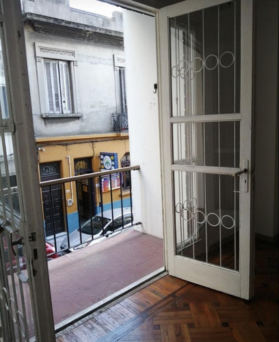 Vendo Amplio Apartamento Al Frente, 3 Dormitorios, 2 Baños, Balcón Y Terraza Interior, Zona Cordón, (con Renta Hasta 2025) Acepta Banco.