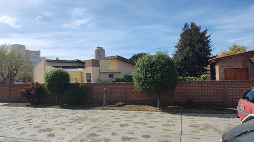 Venta Casa 4 Amb, 670m2, BÂș 26 De Junio, Caleta Olivia