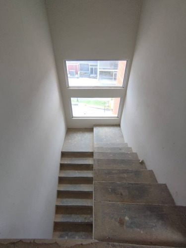 V.larez Vende Urb. Residencial Y Comercial La Roca Ii. En Colinas Del Rocio, La Entrada Naguanagua.