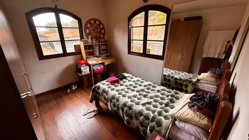Sítio 3 Hectares Com Nascente, 2 Casas E 3 Chalés