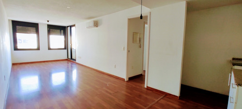 Venta Apartamento 2 Dormitorios Ciudad Vieja. Opción Garaje