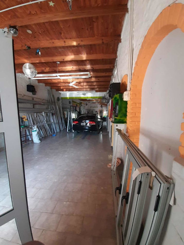 Venta-permuta Dos Locales Comerciales Sixto Laspiur 1170