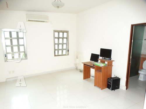 Casa En Venta, Estilo Clásico ,4 Recámaras En Residencial Campestre, Cancún