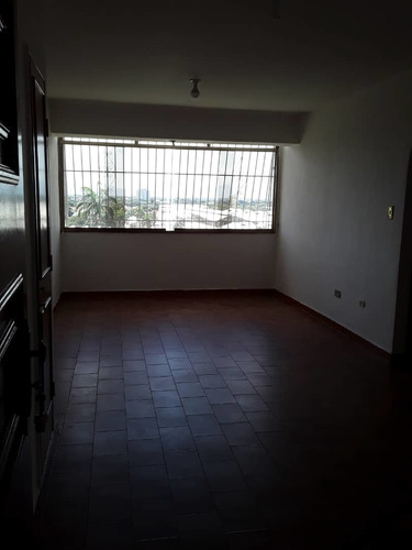 Imagen 2 de 8 de Alquilo Apartamento Urb. El Centro