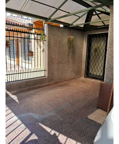 Impecable, Acogedora Y Segura De 67 Mts2 3d1b2e Con Patio