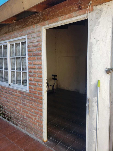 Imagen 5 de 11 de Casa Al Contra Frente, Buen Estado, Zona Concordia, Patio