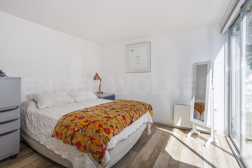 Casa Remodelada, De Amplios Espacios
