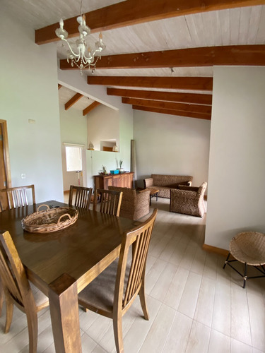 Casa Cond Los Robles 4 Dor + 4 Bañ + 4 Est + Pisci 700/140m2