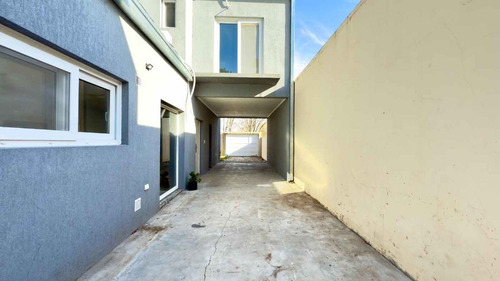 Casa En Venta En Sicardi 3 Dormitorios Parque