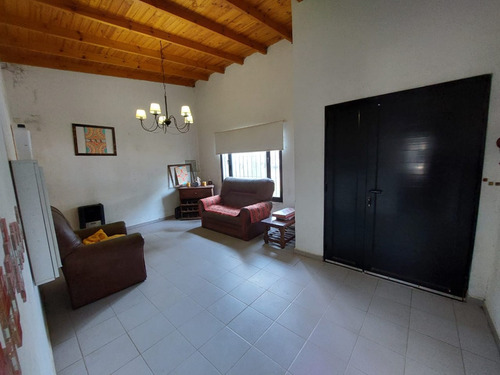Vendo Casa Con 3 Habitaciones Y Cochera