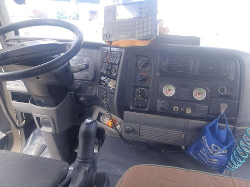 Imagem 6 de 12 de Volvo Vm 310 4x2t 2011