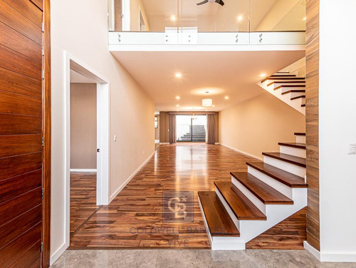 Casa En Venta En Colonia Santa Rosa De Jauregui, Querétaro, Querétaro