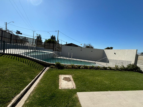 Amplia Casa 3d/3b En Condominio Con Áreas Comunes