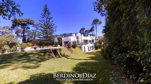 Exclusiva Y Hermosa Casa Ideal Para Vivir Todo El Año En Punta Del Este- Ref: 364