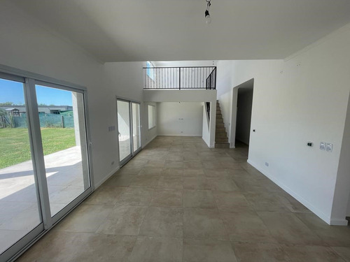 Casa En Venta Ubicado En El Cantón, Escobar, G.b.a. Zona Norte