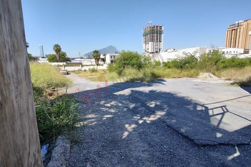 Terreno Centro De Monterrey Cerca De La Alameda