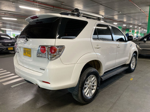 Imagen 10 de 25 de Toyota Fortuner Sr5 2013