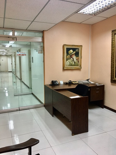 Se Vende Oficina 217m2 Altamira 0418