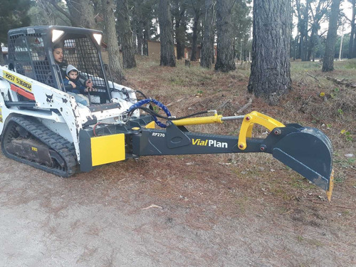 Imagen 6 de 10 de Implemento Brazoretro Pivotado Minicargadora Vialplan Bobcat