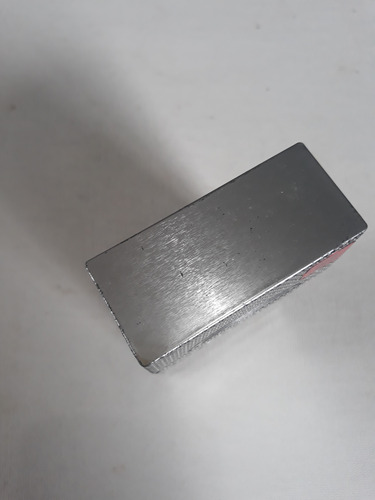 Lata De Lucky Strike Em Metal Vazado (selo Vermelho) Raro (Usado)