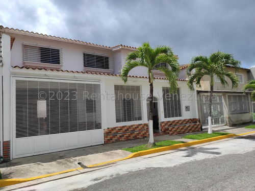 Moderna Casa En Venta Excelente Precio Urb Guaraimita La Victoria Bella Cocina Equipada Area Parrilla Jacuzzi Conjunto Privado Vigilancia Pozo Estef 24-2173