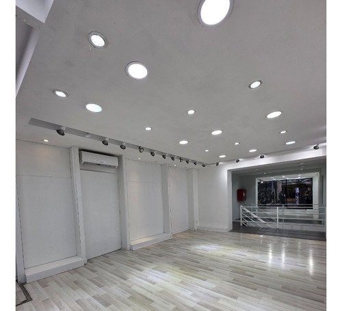Moderno Local Comercial, Colindante Acceso Mall Vivo Imperio