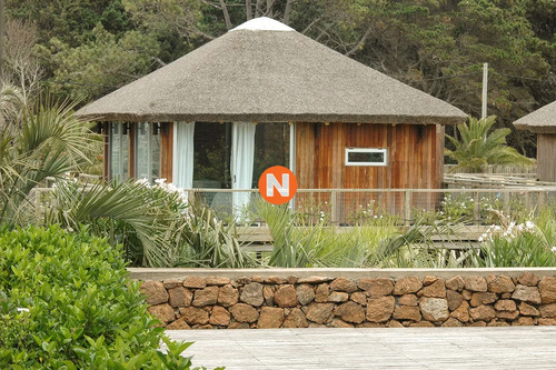 Exclusiva Casa En José Ignacio, Mansion Frente Al Mar En Venta , 6 Dormitorios.
