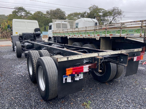 Imagem 5 de 12 de Ford Cargo 2422 8x2 Chassi Bx Km Fs Caminhoes