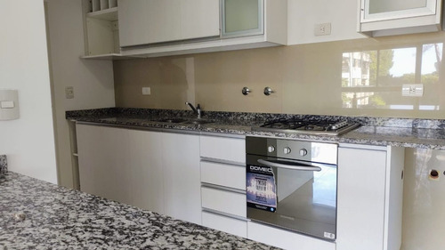 Imagen 5 de 18 de Venta De Departamento En Villa De Mayo