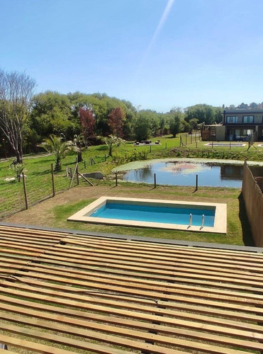 Imagen 12 de 16 de Casa A Estrenar En Barrio Privado. 3 Dorm + Escritorio. Fondo Con Vista Al Lago, Piscina Y Parrillero