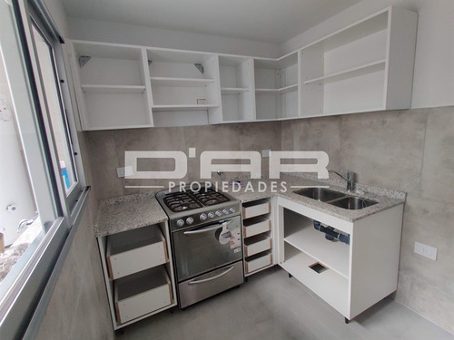 Imagen 3 de 12 de Departamento De 2 Ambientes Con Patio - Simbrón 3700