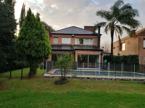 Imagen 3 de 12 de Casa En Venta De 4 Dormitorios C/ Cochera En El Sosiego