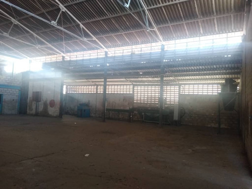 Imagen 1 de 6 de Se Vende Galpón En Zona Industrial La Hamaca 04243743396