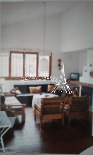 Hermoso Chalet A Una Cuadra Del Mar- Ref: 3077