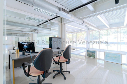 Edif Comercial En Venta Ideal Para Sede Coorporativa (show Room,depositos,oficinas) Fabricantes De Vehiculos,maquinas,equipos De Construccion.el Mejor De La Panamericana 24-26612gm