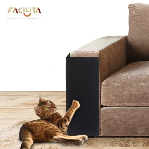 Par de protectores de sofá de color beige y rascador para gatos
