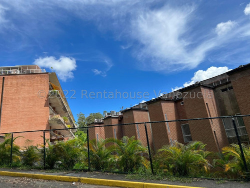 Apartamento En Venta  Urb. Villa Nueva Hatillo Caracas. 24-23572 Yf