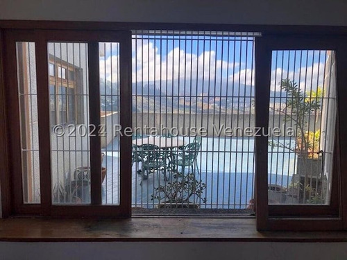 Tg Excelente Casa En Venta En Santa Paula Con Terraza Y Hermosa Vista, Calle Cerrada. 24-28413 Ys