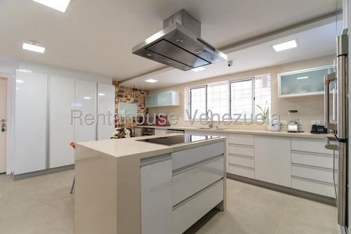 Se Ofrece En Venta Espectacular Y Hermosa Casa Quinta Ubicada En Los Geranios En El Hatillo