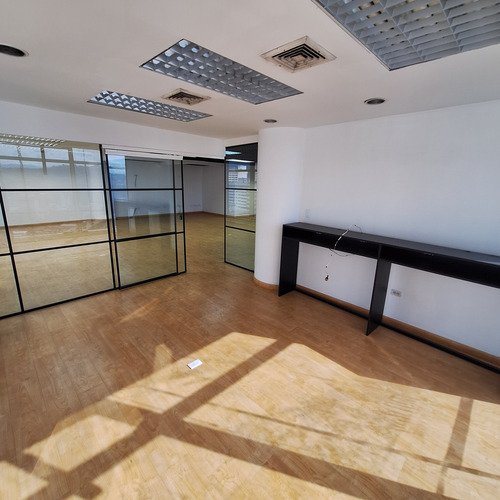 Alquilo Oficina En Centro Comercial El Recreo 156mts
