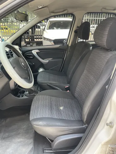 Renault Logan 1.6 expression.