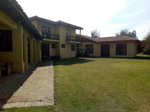 Parcela Estilo Colonial En Condominio Los Almendros